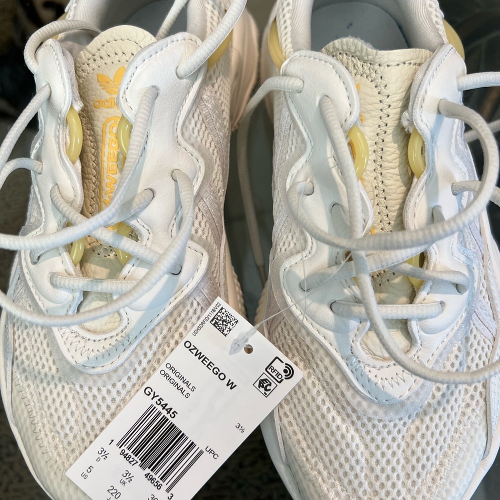 Adidas Originals OZWEEGO Casual Sneakers white